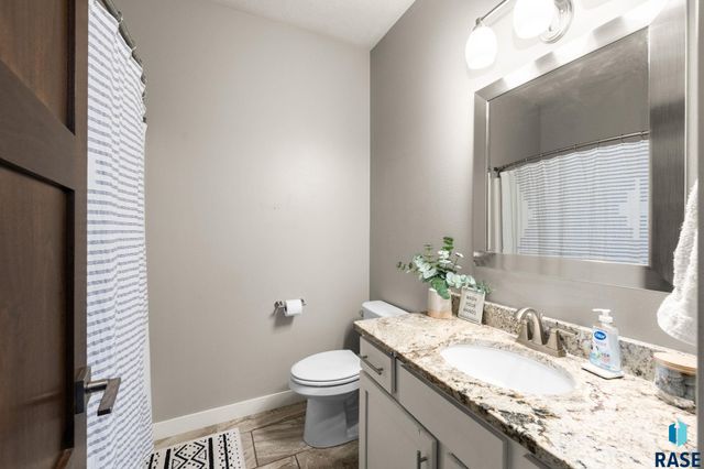 7905 S Sunny Oak Cir Circle, Sioux Falls, SD 57108