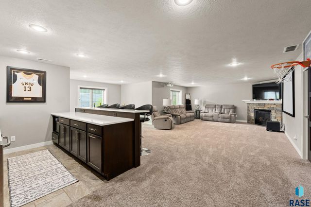 7905 S Sunny Oak Cir Circle, Sioux Falls, SD 57108