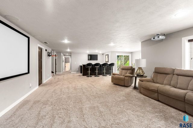 7905 S Sunny Oak Cir Circle, Sioux Falls, SD 57108