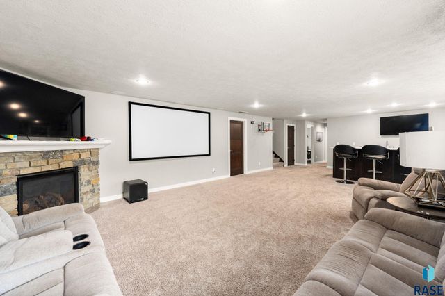7905 S Sunny Oak Cir Circle, Sioux Falls, SD 57108