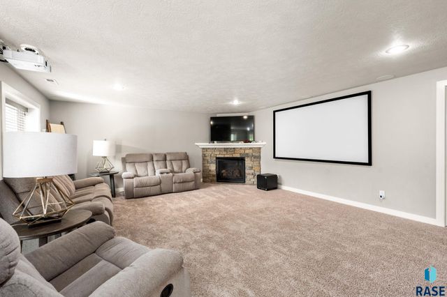 7905 S Sunny Oak Cir Circle, Sioux Falls, SD 57108