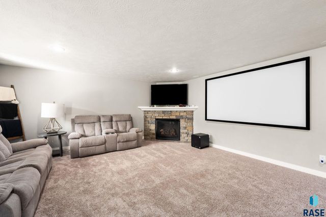 7905 S Sunny Oak Cir Circle, Sioux Falls, SD 57108