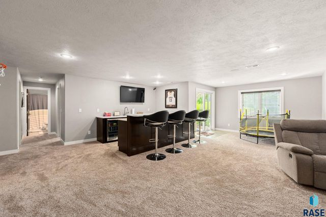7905 S Sunny Oak Cir Circle, Sioux Falls, SD 57108