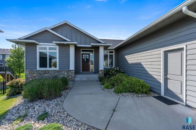 7905 S Sunny Oak Cir Circle, Sioux Falls, SD 57108