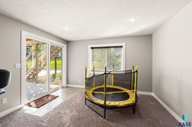 7905 S Sunny Oak Cir Circle, Sioux Falls, SD 57108
