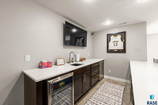 7905 S Sunny Oak Cir Circle, Sioux Falls, SD 57108