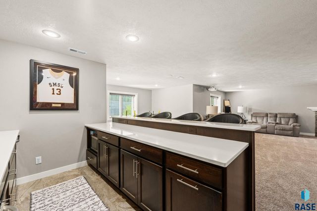 7905 S Sunny Oak Cir Circle, Sioux Falls, SD 57108