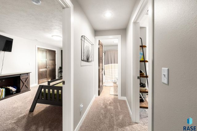 7905 S Sunny Oak Cir Circle, Sioux Falls, SD 57108