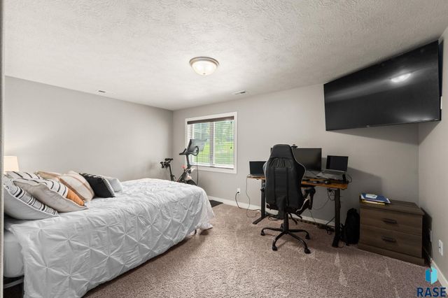 7905 S Sunny Oak Cir Circle, Sioux Falls, SD 57108