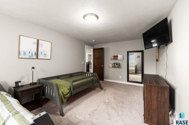 7905 S Sunny Oak Cir Circle, Sioux Falls, SD 57108