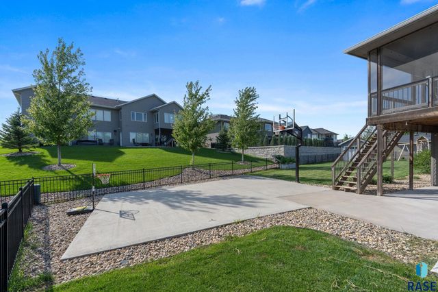 7905 S Sunny Oak Cir Circle, Sioux Falls, SD 57108