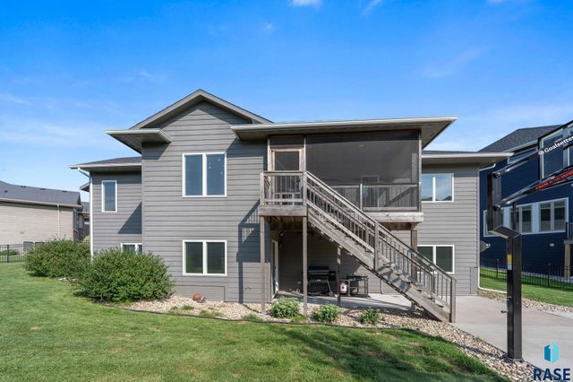 7905 S Sunny Oak Cir Circle, Sioux Falls, SD 57108