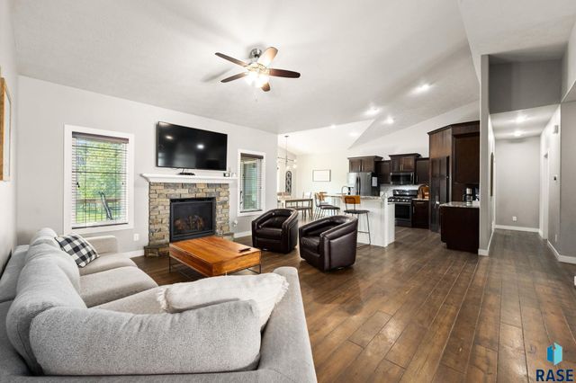 7905 S Sunny Oak Cir Circle, Sioux Falls, SD 57108