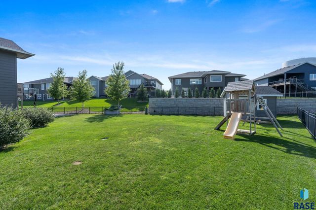 7905 S Sunny Oak Cir Circle, Sioux Falls, SD 57108