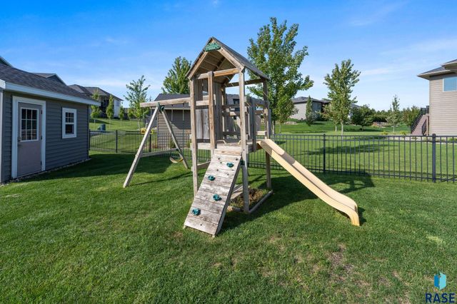 7905 S Sunny Oak Cir Circle, Sioux Falls, SD 57108