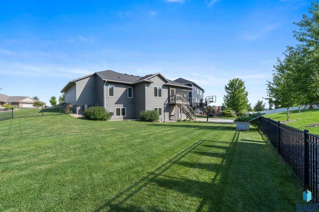 7905 S Sunny Oak Cir Circle, Sioux Falls, SD 57108