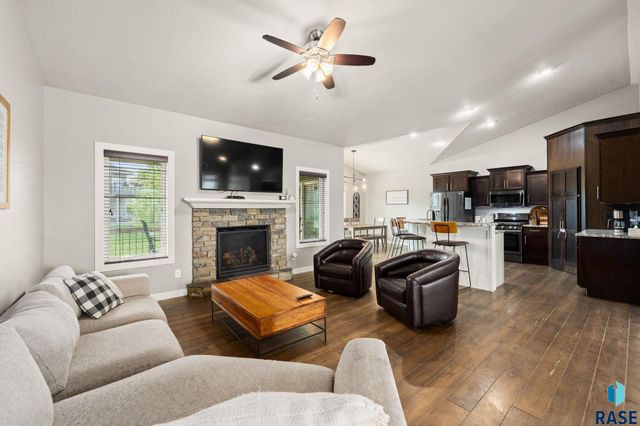 7905 S Sunny Oak Cir Circle, Sioux Falls, SD 57108