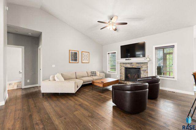 7905 S Sunny Oak Cir Circle, Sioux Falls, SD 57108