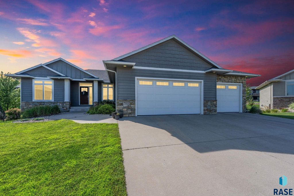 7905 S Sunny Oak Cir Circle, Sioux Falls, SD 57108