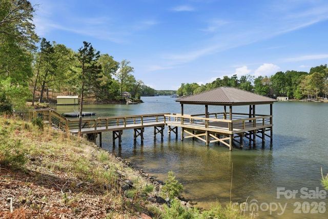 21225 Lake Run Drive, Charlotte, NC 28278