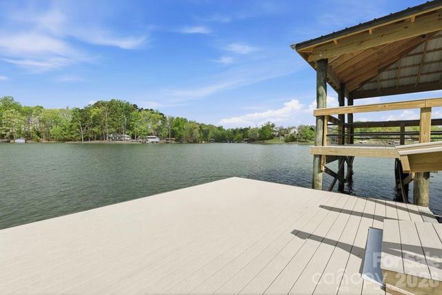 21225 Lake Run Drive, Charlotte, NC 28278