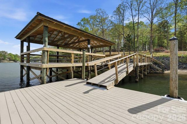 21225 Lake Run Drive, Charlotte, NC 28278
