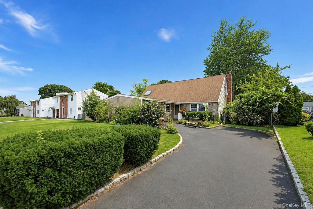 38 Imperial Drive, Selden, NY 11784 — photo 2