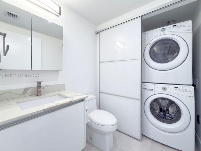 1300 Brickell Bay Dr 3100, Miami, FL 33131