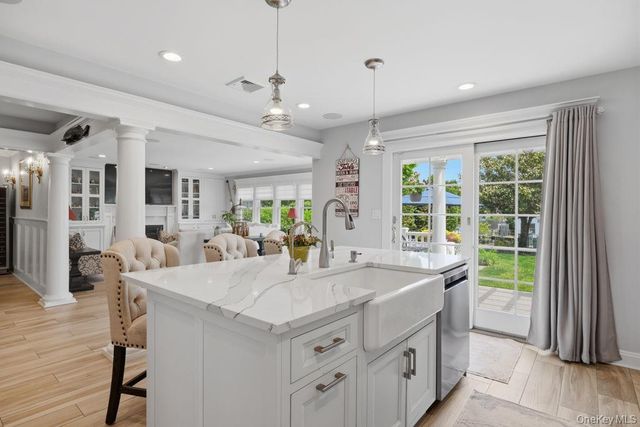 71 Mc Cue, Babylon, NY 11702