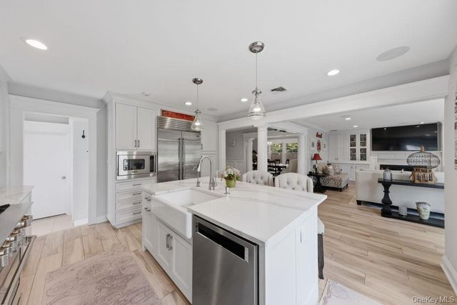 71 Mc Cue, Babylon, NY 11702