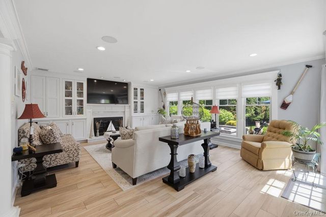 71 Mc Cue, Babylon, NY 11702