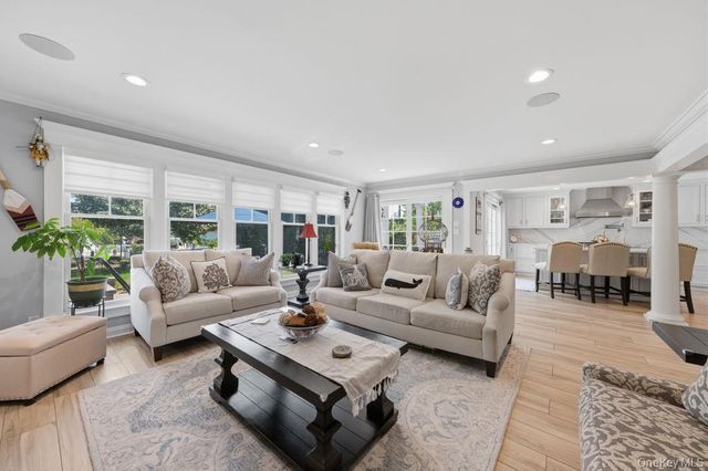 71 Mc Cue, Babylon, NY 11702