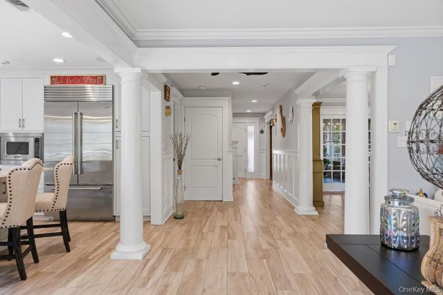 71 Mc Cue, Babylon, NY 11702