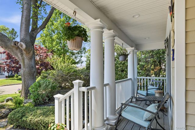 71 Mc Cue, Babylon, NY 11702