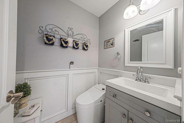 71 Mc Cue, Babylon, NY 11702
