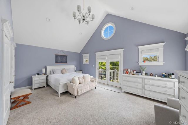 71 Mc Cue, Babylon, NY 11702
