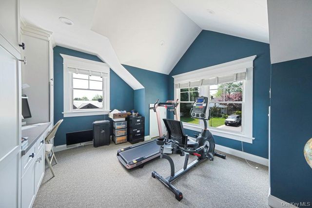 71 Mc Cue, Babylon, NY 11702