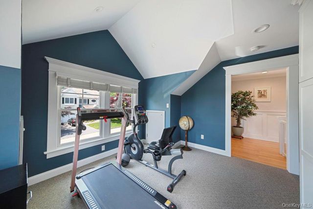 71 Mc Cue, Babylon, NY 11702