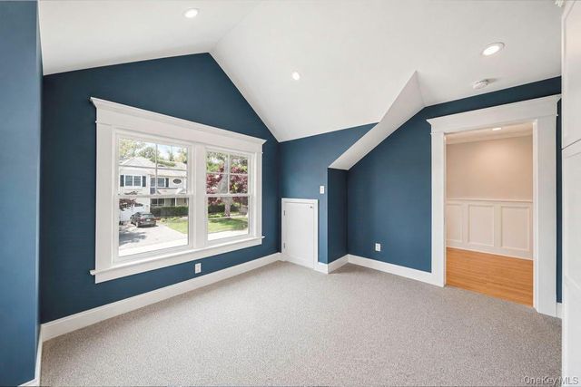 71 Mc Cue, Babylon, NY 11702