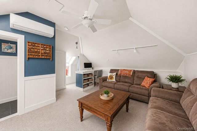 71 Mc Cue, Babylon, NY 11702