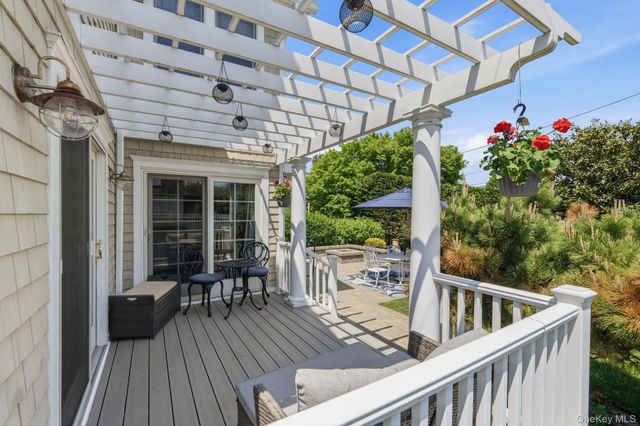 71 Mc Cue, Babylon, NY 11702