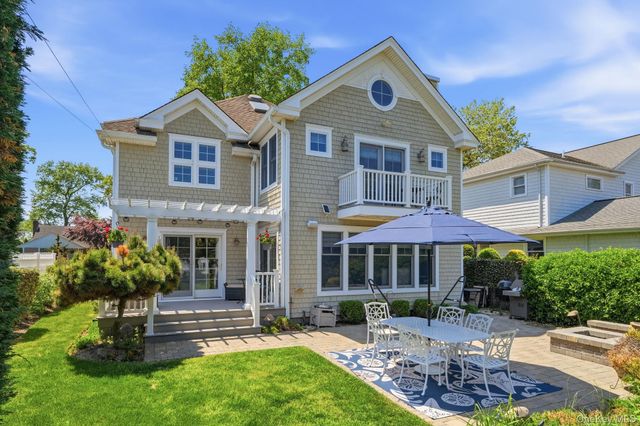 71 Mc Cue, Babylon, NY 11702