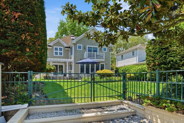 71 Mc Cue, Babylon, NY 11702