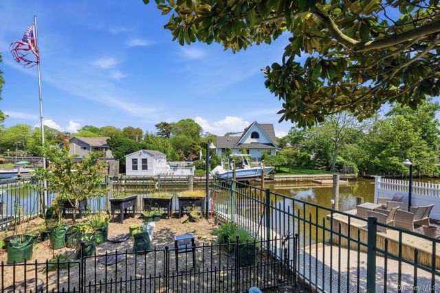 71 Mc Cue, Babylon, NY 11702