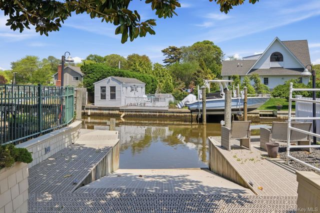 71 Mc Cue, Babylon, NY 11702