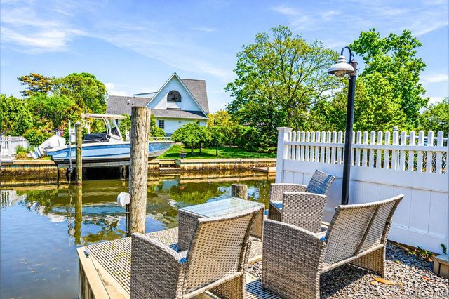 71 Mc Cue, Babylon, NY 11702