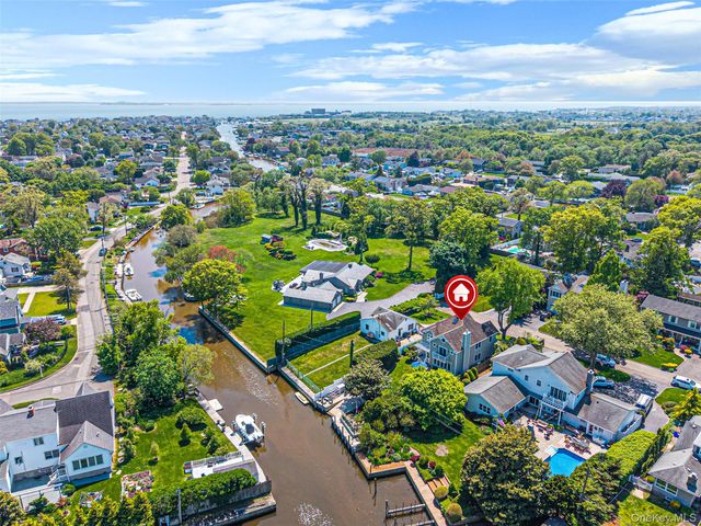 71 Mc Cue, Babylon, NY 11702
