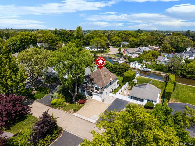 71 Mc Cue, Babylon, NY 11702
