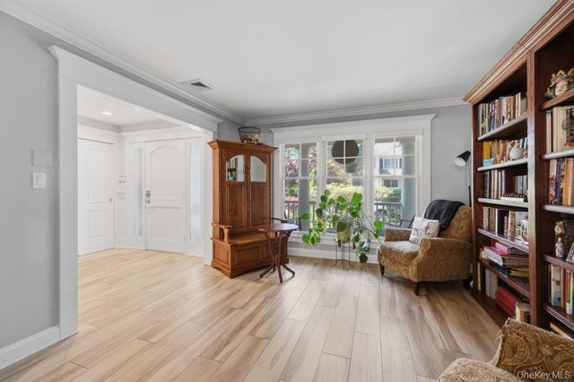 71 Mc Cue, Babylon, NY 11702