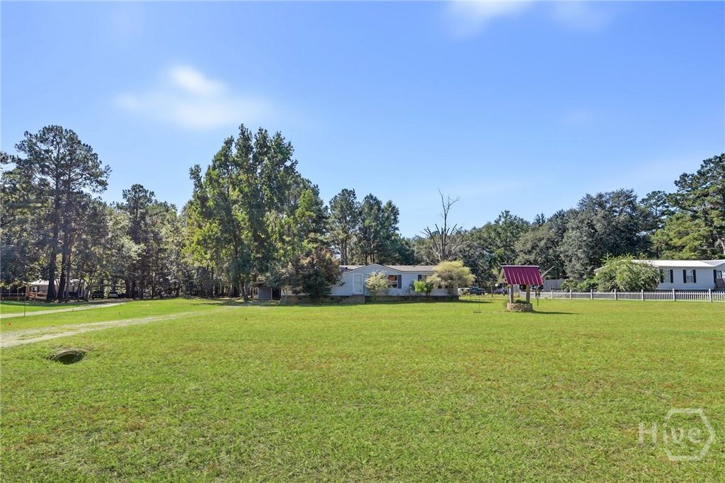 Image 4 of property listing at 112 Stonesthrow Court, Guyton, GA 31312